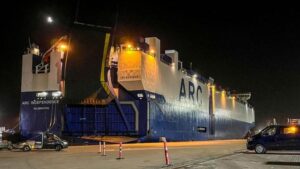 Det amerikanske transportskib "ARC Independence" i Aarhus Havn mandag morgen den 16. januar 2023. Foto: Forsvaret/Free 