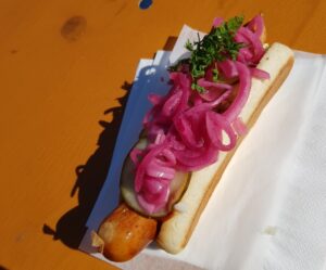 Hotdog med chili cheddar pøls'
