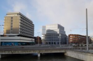 Kontorklodsen 25.dec 2023 - set fra broen til Dokk1