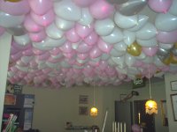 Denne sæson er vi alle vindere - modelbillede fra Ernas, hvor vi holder af helium og balloner i loftet ...