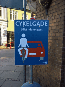 Nyt cykelgadeskilt i Studsgade
