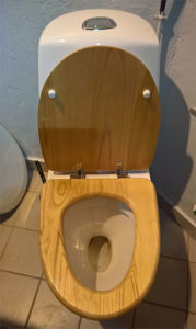 Ernas røve - er i klar! Ifö Toilet Sign - nu med brunt bræt!