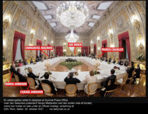 Et uddelingsfoto stillet til rådighed af Quirinal Press Office viser den italienske præsident Sergio Mattarella (ved den anden side af bordet), mens han holder en tale under en officiel middag i anledning af G20, Rom, Italien, 30. oktober 2021 - via dailymail.co.uk