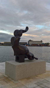 bronzeskulpturen Sirene er fra 1980 og er doneret af Rømerfondet