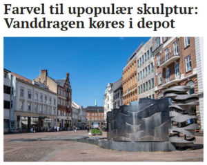 Til oktober forsvinder Vanddragen fra Store Torv. Der tegner sig nemlig et flertal i byrådet for at fjerne den upopulære skulptur. Foto: Axel Schütt
